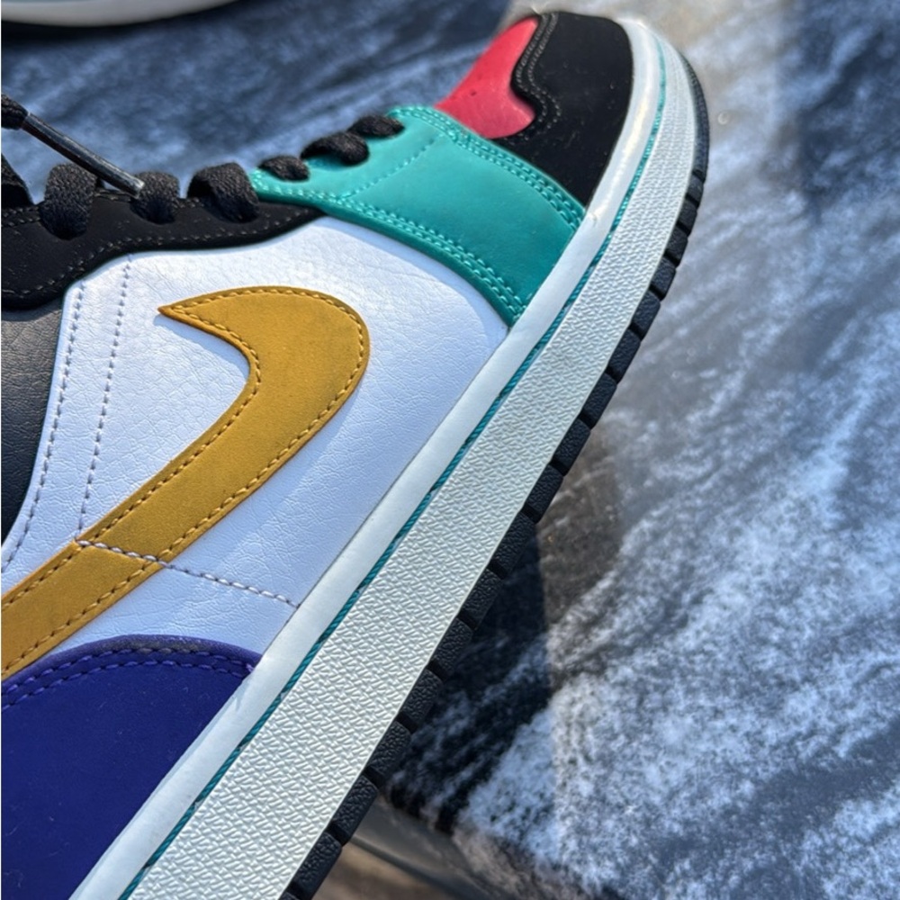 Retro Jordan 1’s Mid) Multi Color 10.5 men - Picture 2 of 5